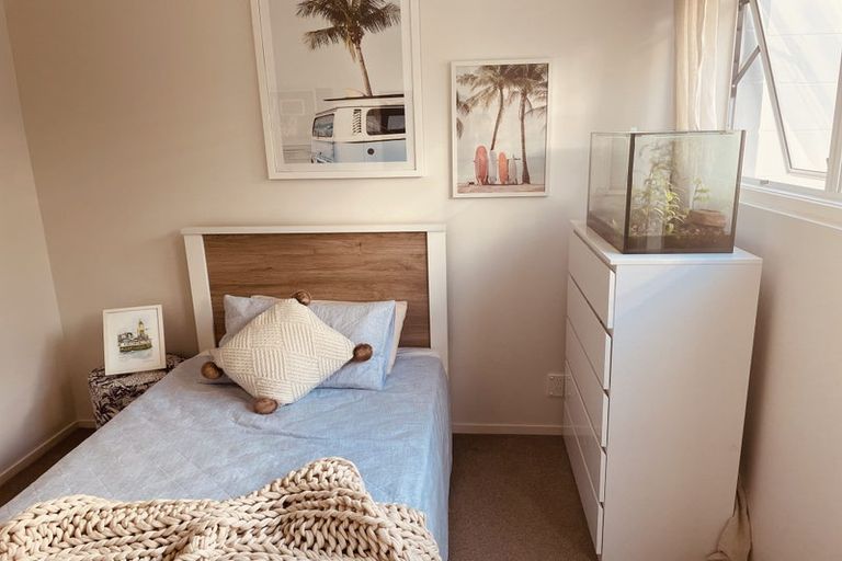 Photo of property in 2/19 Westwell Road, Belmont, Auckland, 0622