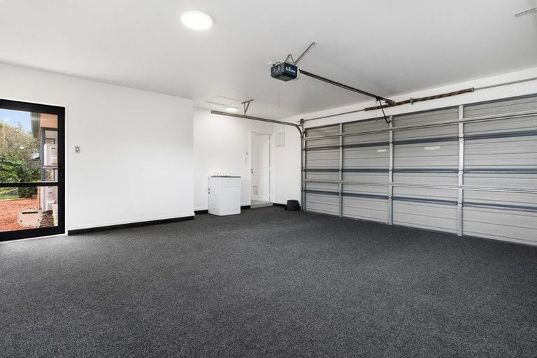 Photo of property in 18 Mollymawk Place, Woolston, Christchurch, 8023