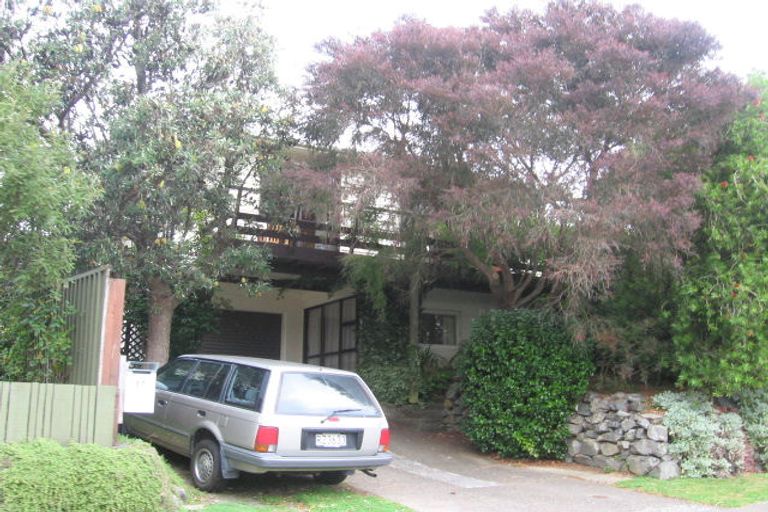 Photo of property in 17 Redwood Avenue, Tawa, Wellington, 5028