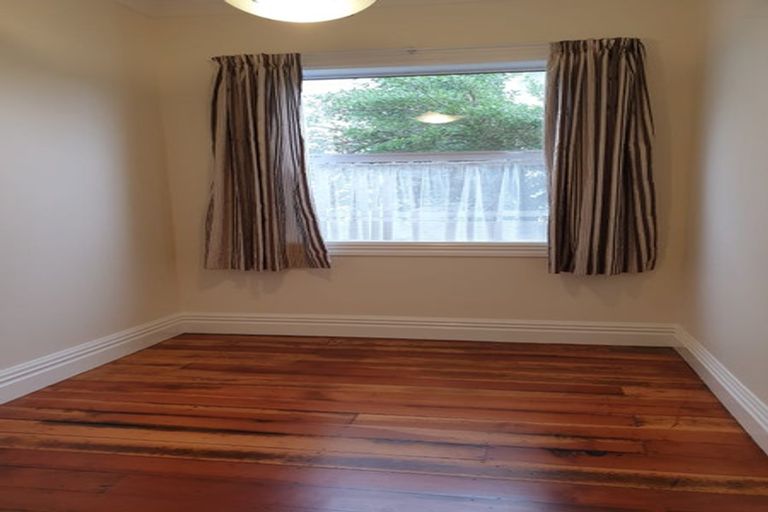 Photo of property in 47 Fairview Crescent, Kelburn, Wellington, 6012