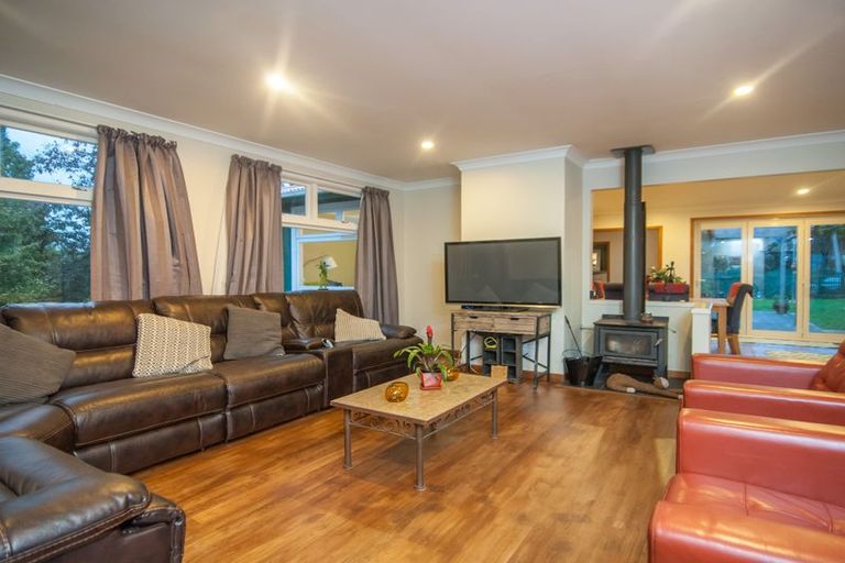 Photo of property in 98 Kauri Point Road, Laingholm, Auckland, 0604