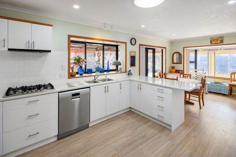 Photo of property in 251 Shakespeare Street, Leamington, Cambridge, 3432