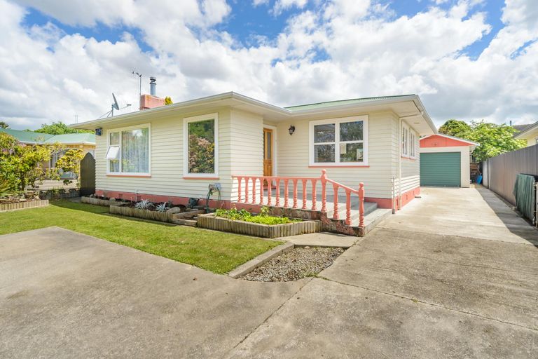 Photo of property in 14 Parkland Crescent, Terrace End, Palmerston North, 4410