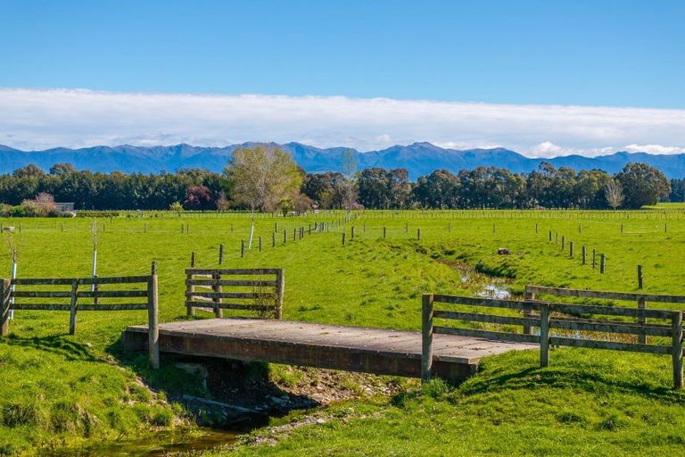 Photo of property in 211 Castlepoint Road, Te Ore Ore, Masterton, 5886