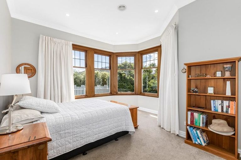 Photo of property in 21 Farm Road, Northland, Wellington, 6012