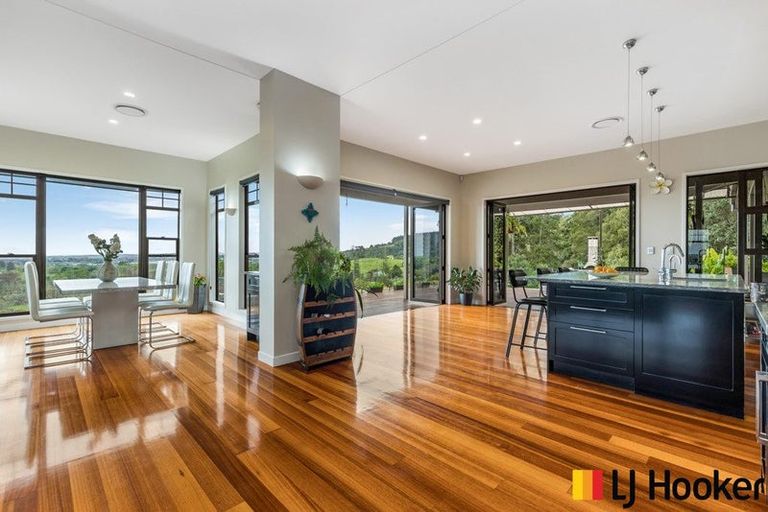 Photo of property in 39 Harry Dreadon Road, Opaheke, Papakura, 2584