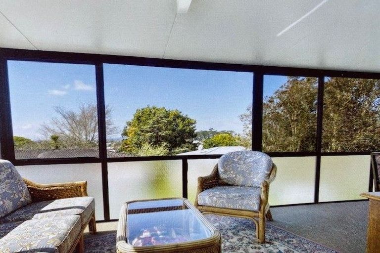 Photo of property in 2/55 Manhattan Heights, Glendene, Auckland, 0602