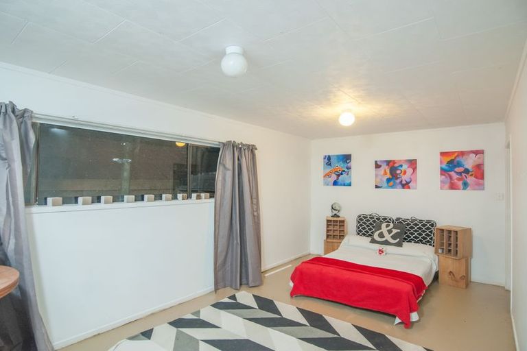 Photo of property in 98 Kauri Point Road, Laingholm, Auckland, 0604