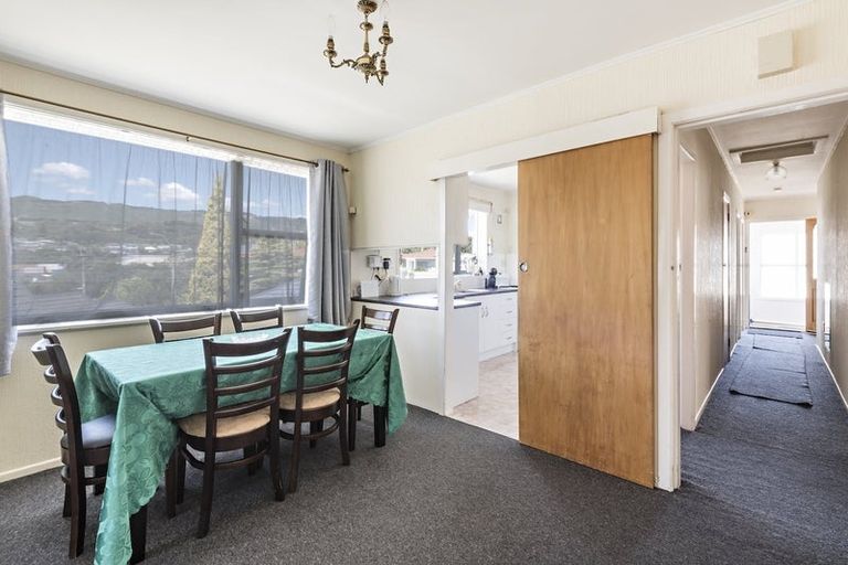 Photo of property in 20 Redwood Avenue, Tawa, Wellington, 5028