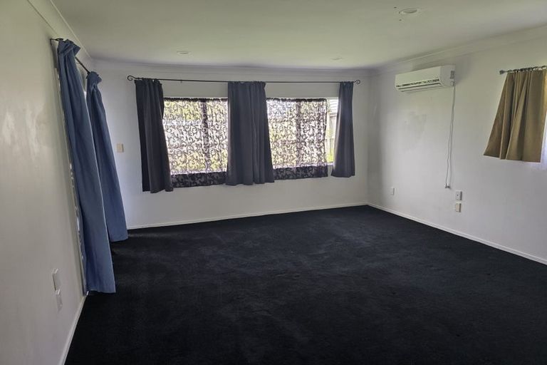 Photo of property in 18 Belleaire Court, West Harbour, Auckland, 0618