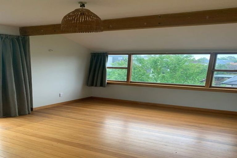 Photo of property in 23 Garreg Road, Fendalton, Christchurch, 8052