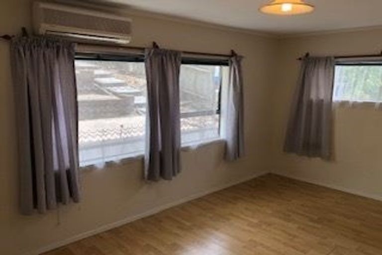 Photo of property in 9 Lysander Crescent, Beach Haven, Auckland, 0626