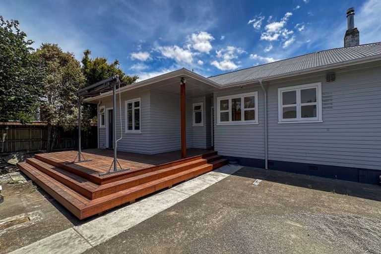 Photo of property in 128 Napier Road, Havelock North, 4130
