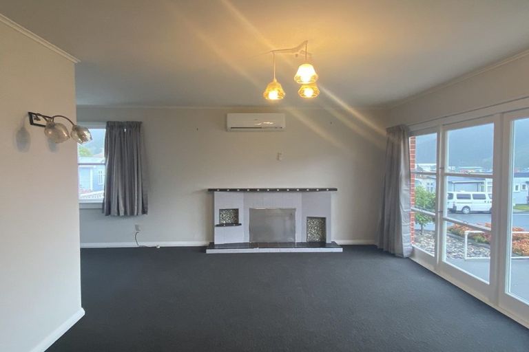 Photo of property in 72 Auckland Street, Picton, 7220
