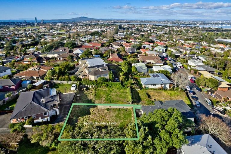 Photo of property in 11c Kaihu Street, Northcote, Auckland, 0627