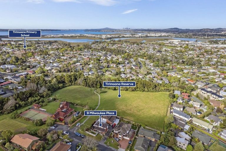 Photo of property in 2/9 Milwaukee Place, Glendene, Auckland, 0602