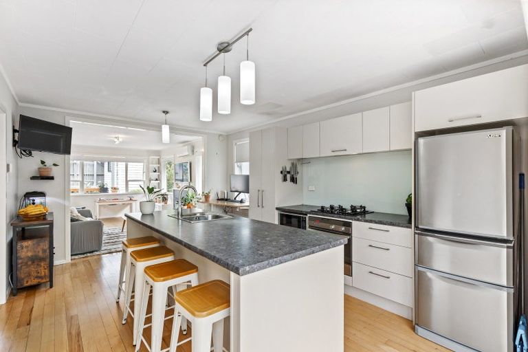 Photo of property in 2/71 Saddleback Rise, Murrays Bay, Auckland, 0630