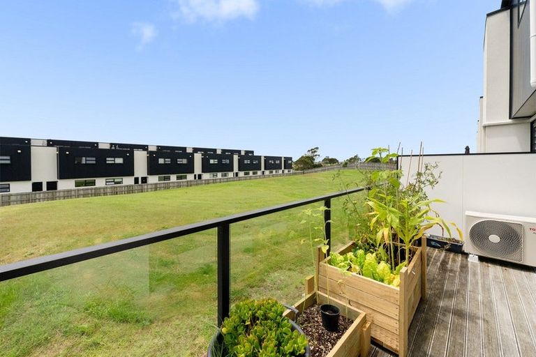 Photo of property in 2/18 Ashley Place, Papamoa Beach, Papamoa, 3118