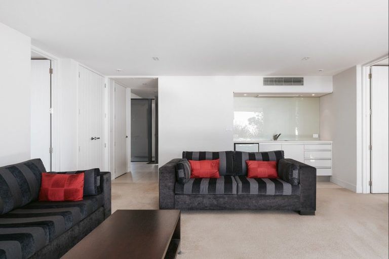 Photo of property in 81 Marine Parade, Mount Maunganui, 3116