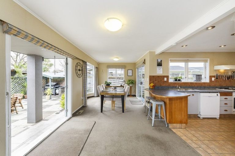 Photo of property in 52 John F Kennedy Drive, Milson, Palmerston North, 4414