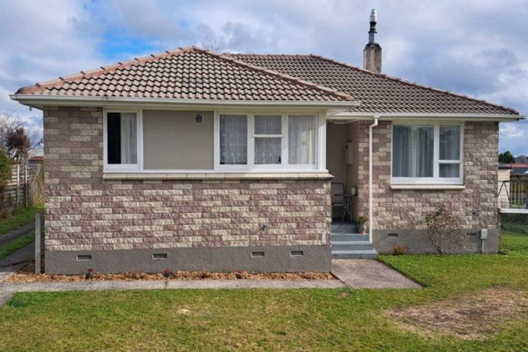Photo of property in 16 Pohutukawa Drive, Tokoroa, 3420