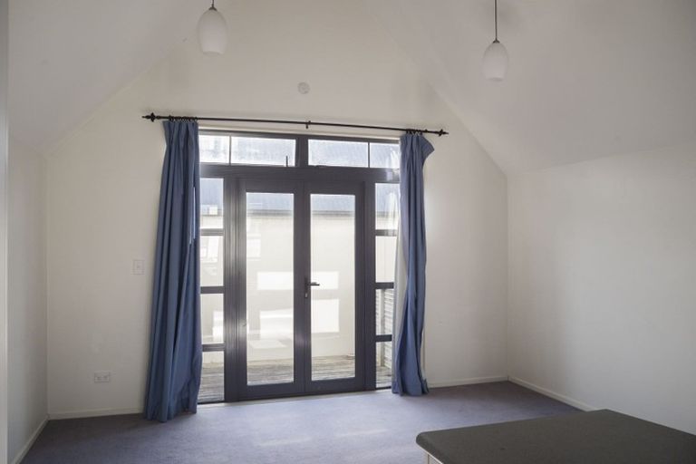 Photo of property in Pirie Street Townhouses, 18/35 Pirie Street, Mount Victoria, Wellington, 6011