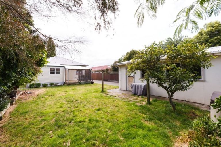 Photo of property in 32 Colombo Street, Hokowhitu, Palmerston North, 4410