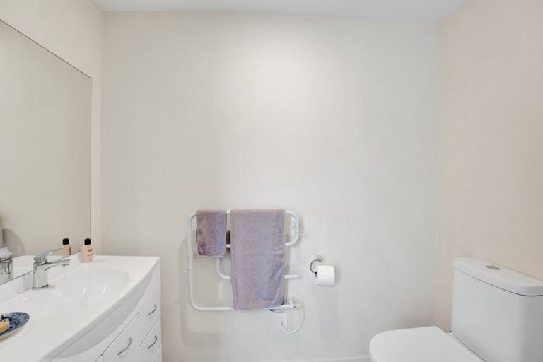 Photo of property in 46 Lismore Street, Merrilands, New Plymouth, 4312