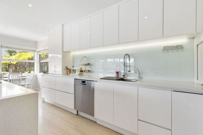 Photo of property in 1/11 Charles Dickens Drive, Mellons Bay, Auckland, 2014