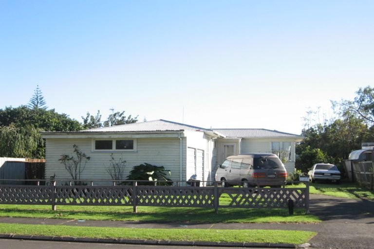 Photo of property in 8 Romney Place, Manurewa, Auckland, 2102