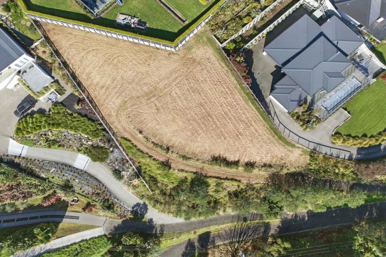 Photo of property in 2 Ranginui Loop Road, Welcome Bay, Tauranga, 3175