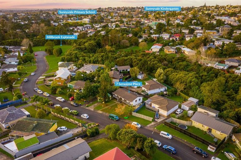 Photo of property in 7 Serwayne Place, Sunnyvale, Auckland, 0612