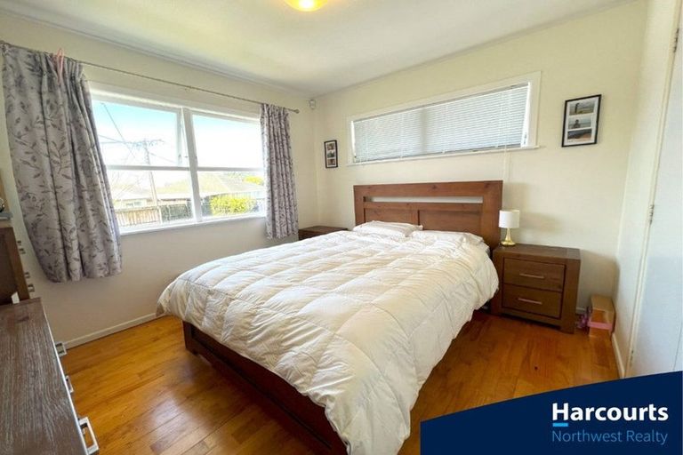 Photo of property in 1/86 Tirimoana Road, Te Atatu South, Auckland, 0602