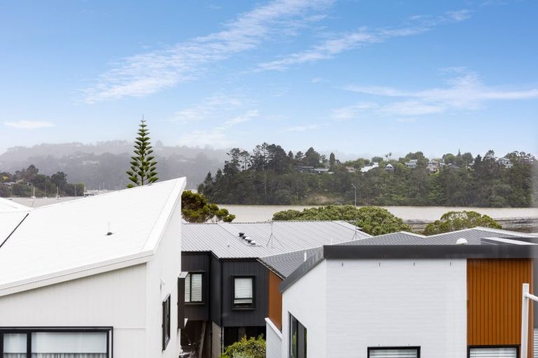 Photo of property in 25 Marine Parade, Hobsonville, Auckland, 0616