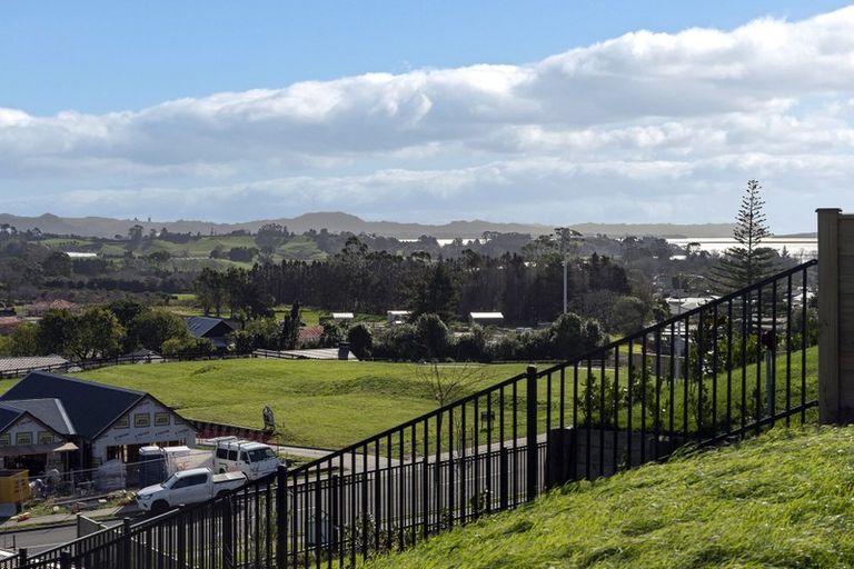 Photo of property in 7 Goldstone Place, Omokoroa, 3114