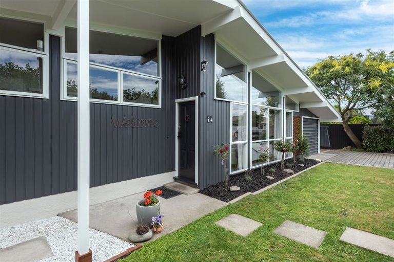 Photo of property in 16 Bucknell Street, Sockburn, Christchurch, 8042