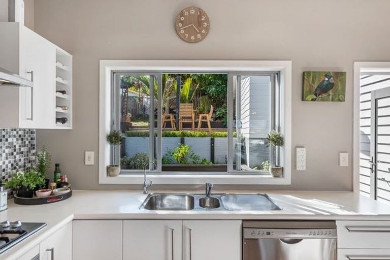 Photo of property in 2/21 Hythe Terrace, Mairangi Bay, Auckland, 0630