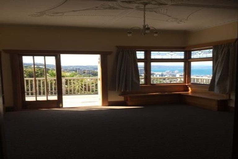 Photo of property in 100 Mortimer Terrace, Brooklyn, Wellington, 6021