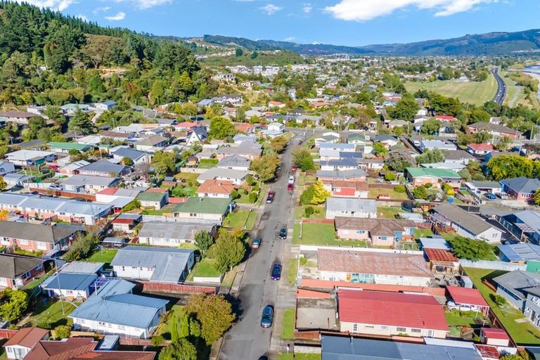 Photo of property in 22 Oregon Drive, Maoribank, Upper Hutt, 5018