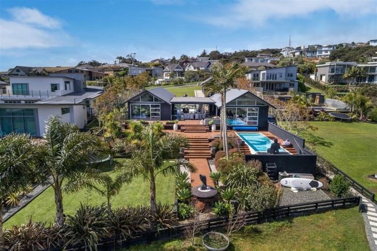 Photo of property in 6 Kerema Way, Schnapper Rock, Auckland, 0632