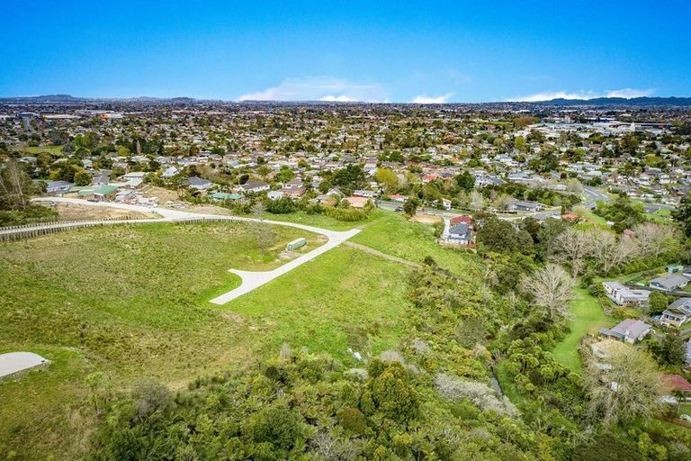 Photo of property in 3 Madeira Lane, Massey, 0614