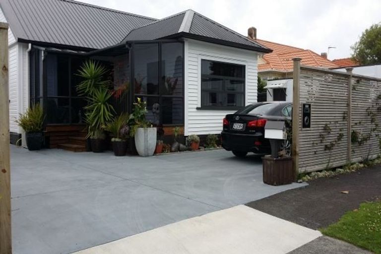 Photo of property in 17 Clinton Street, Fitzroy, New Plymouth, 4312