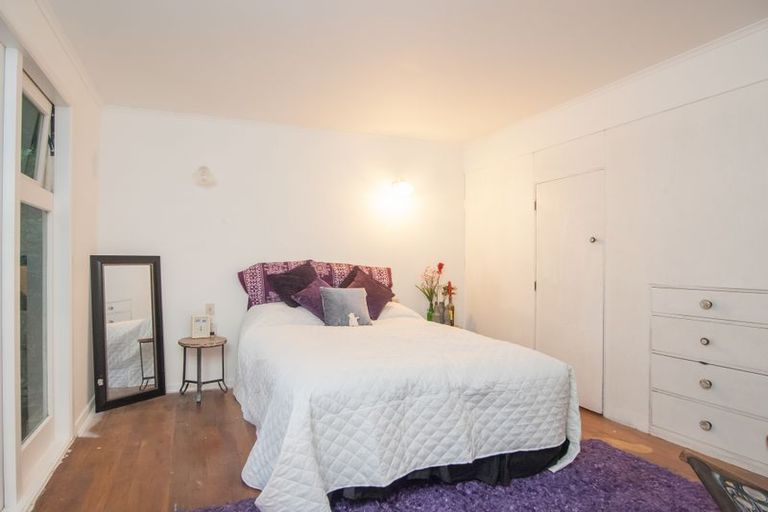 Photo of property in 98 Kauri Point Road, Laingholm, Auckland, 0604