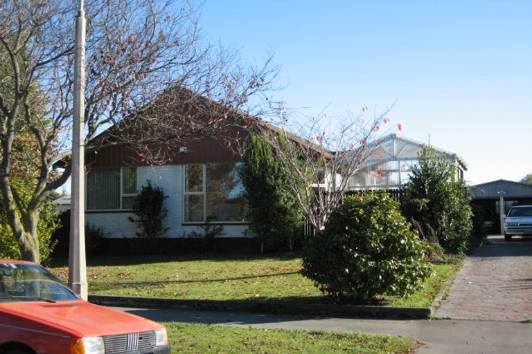 Photo of property in 90 Warren Crescent, Hillmorton, Christchurch, 8025