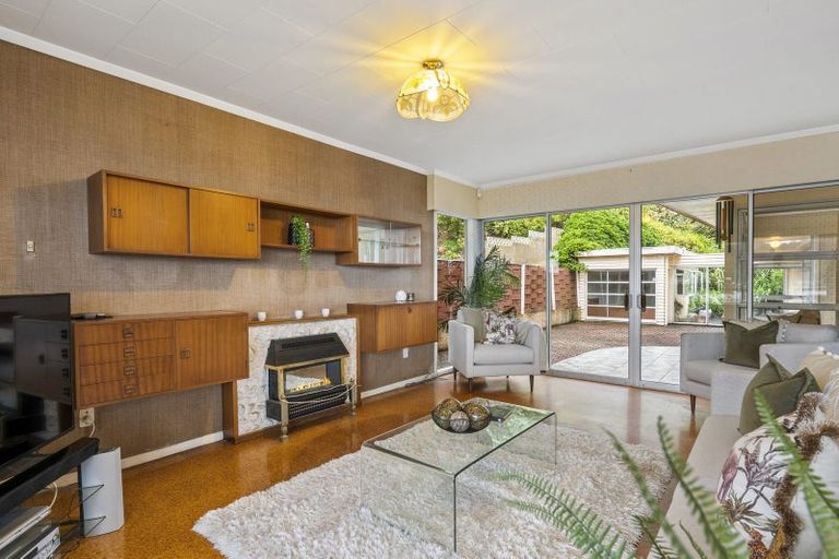Photo of property in 77 Breaker Bay Road, Breaker Bay, Wellington, 6022