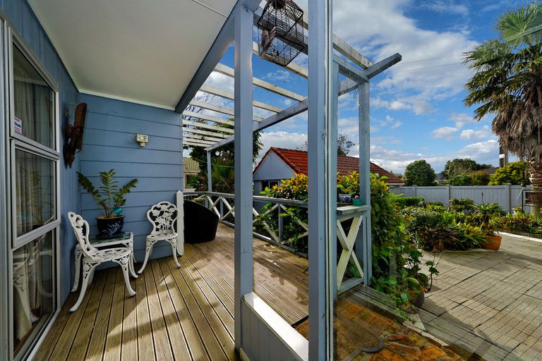 Photo of property in 60 Lynn Road, Bayview, Auckland, 0629