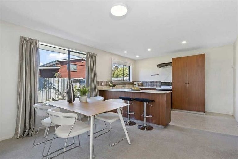 Photo of property in 2/120b Roydvale Avenue, Burnside, Christchurch, 8053