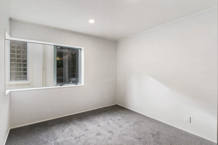 Photo of property in 1 Halldene Terrace, Red Beach, 0932