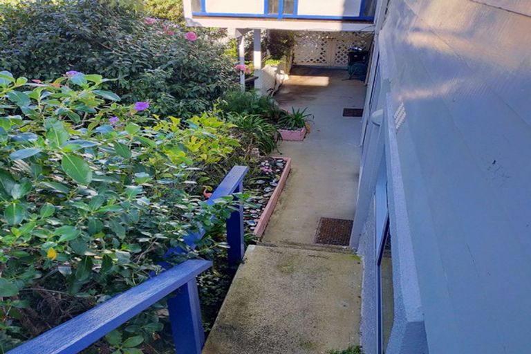 Photo of property in 29 Kingston Heights Road, Kingston, Wellington, 6021