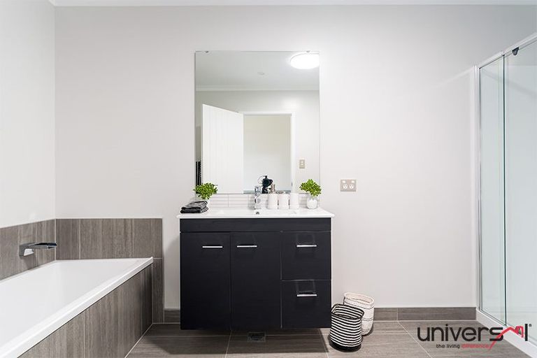 Photo of property in 14b Dida Park Drive, Kumeu, 0810